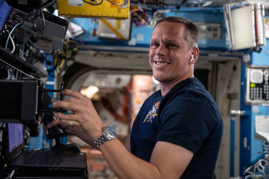 Hines has served more than 23 years in the United State Air Force (USAF) as an instructor pilot, fighter pilot, and a test pilot.