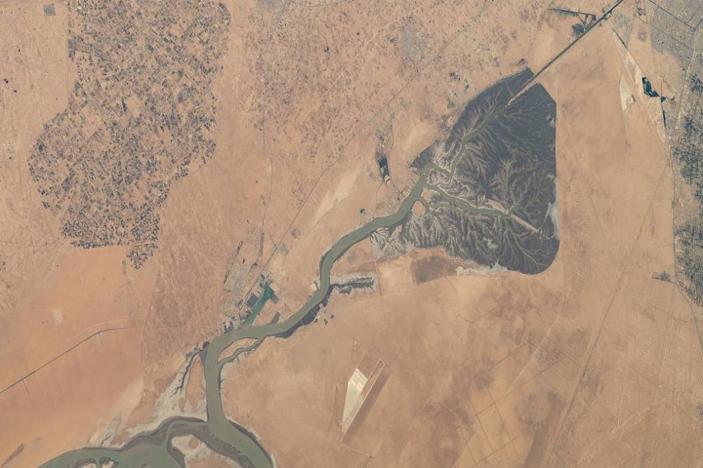 Kuwait and Iraq on the Persian Gulf coast