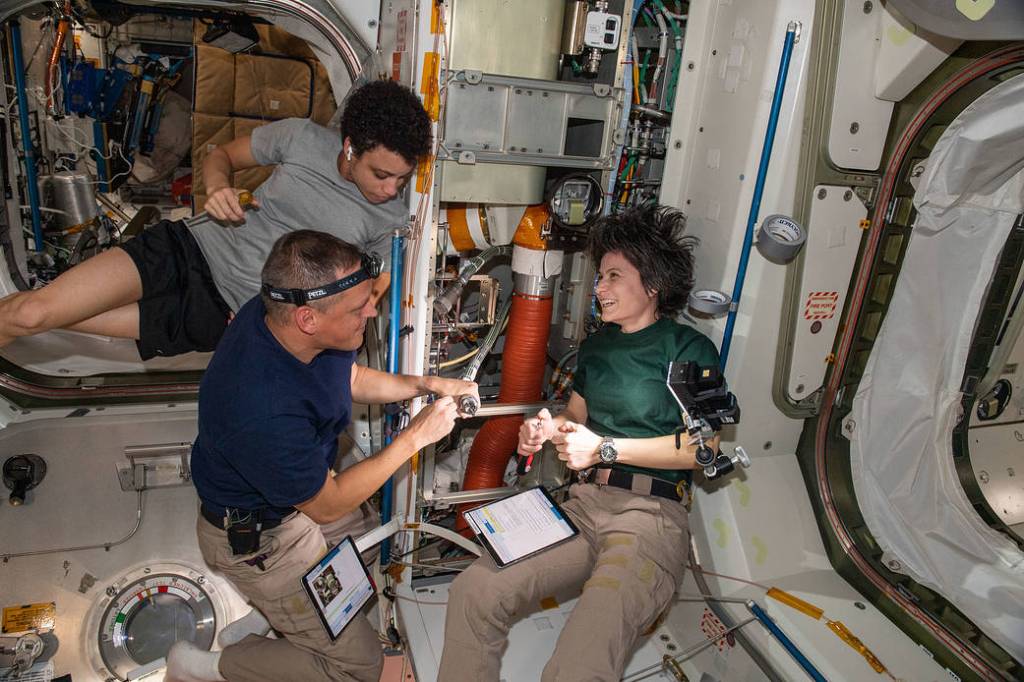 Expedition 67 Flight Engineers check thermal system components