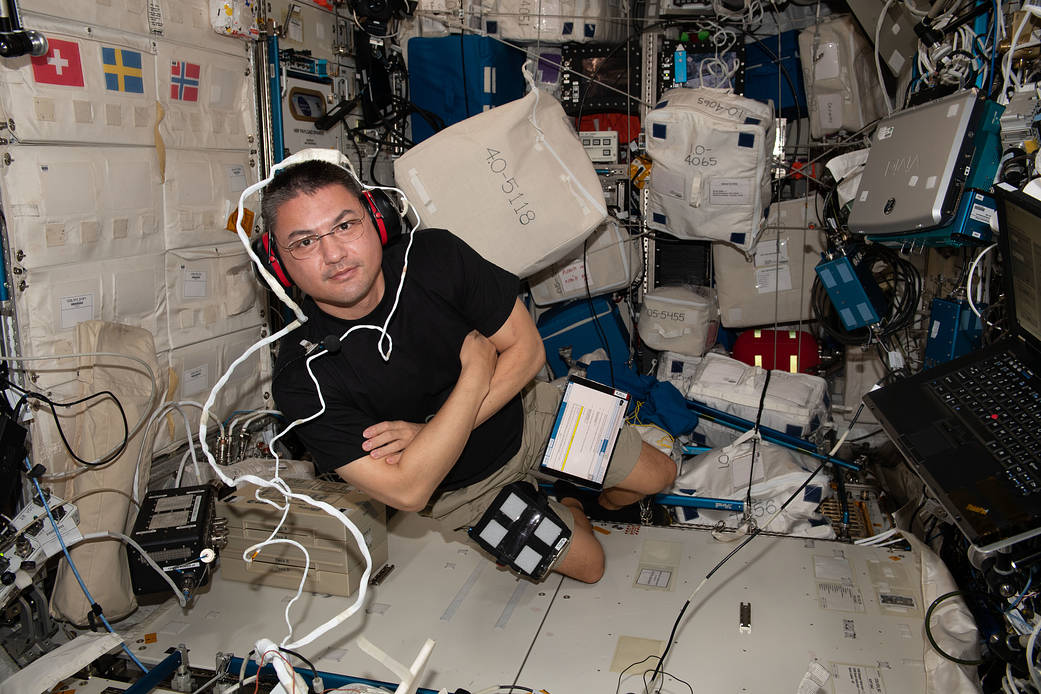 Astronaut Kjell Lindgren participates in a hearing study