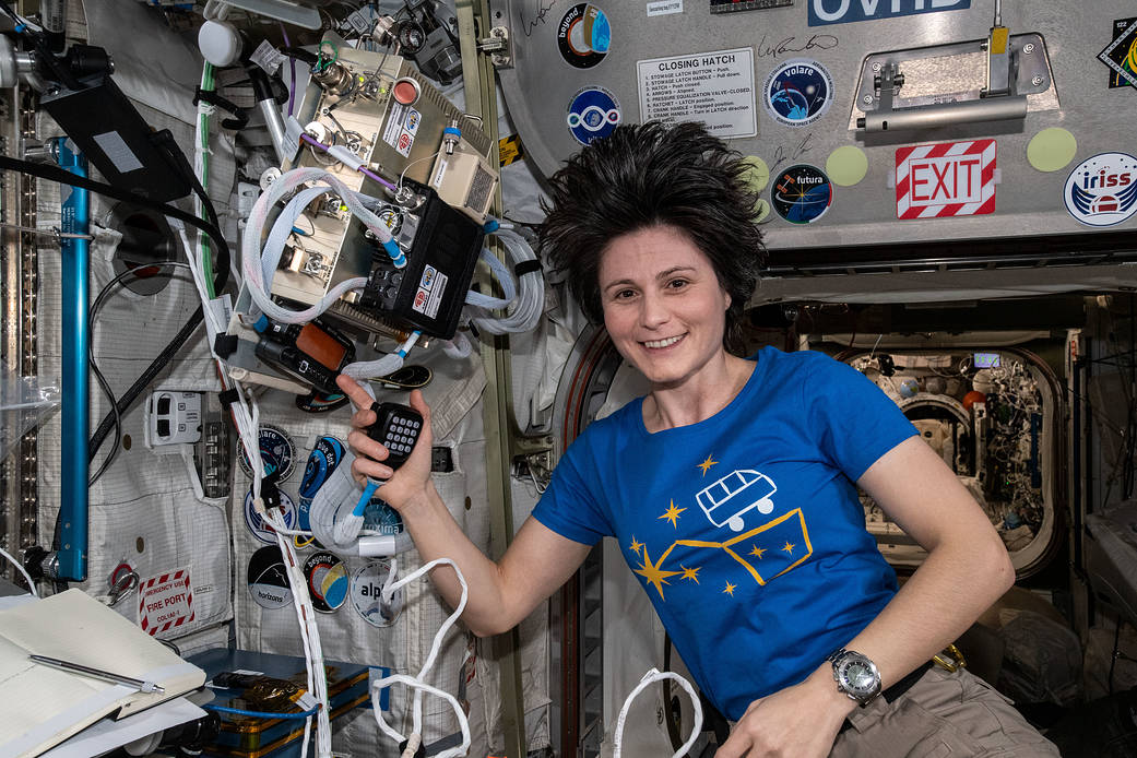 Astronaut Samantha Cristoforetti calls down to students from Italy