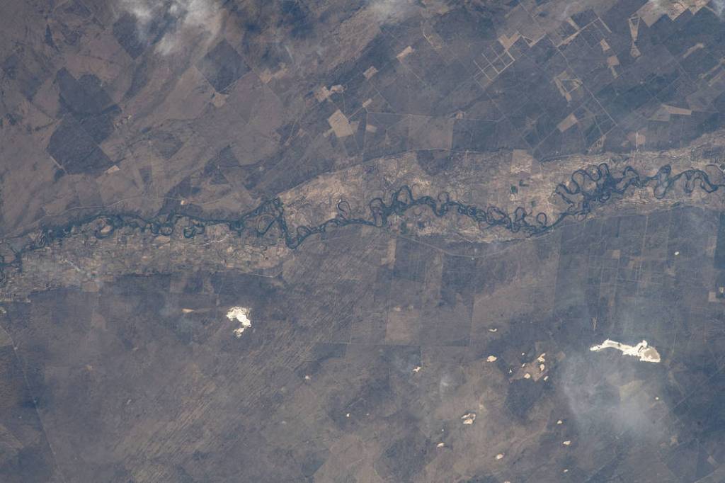 The Rio Negro flows southeast through Argentina