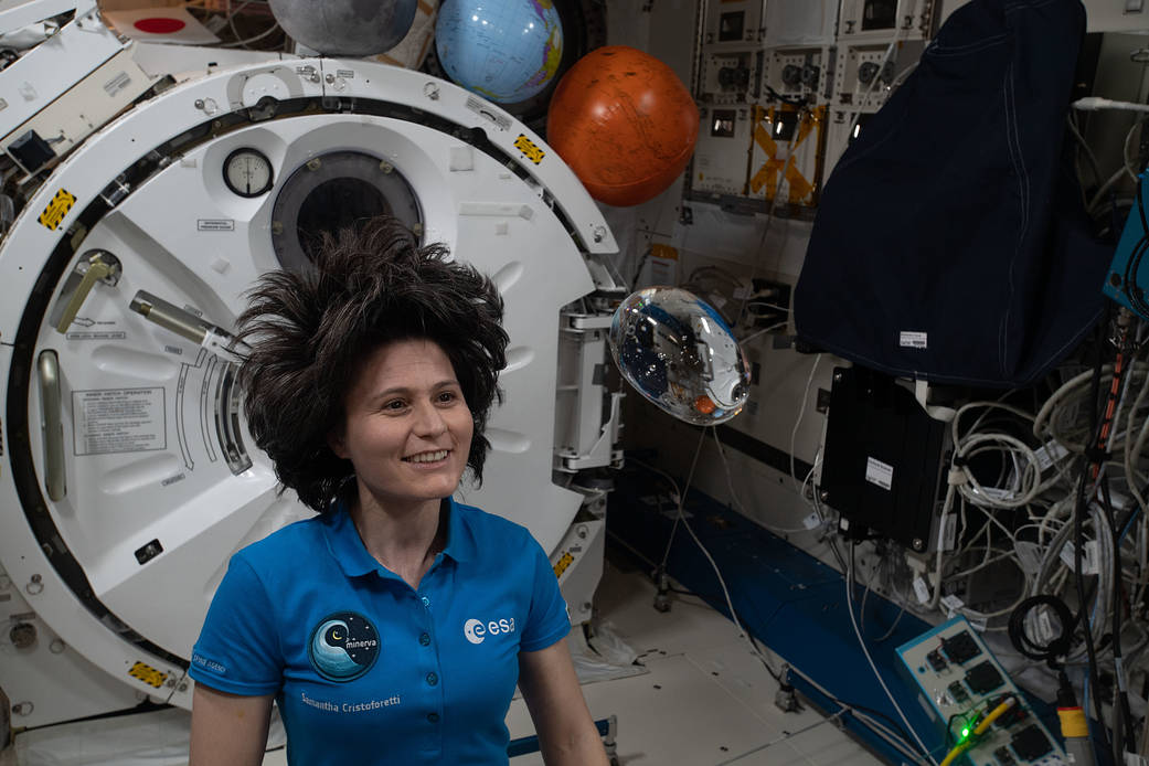 Astronaut Samantha Cristoforetti has fun with fluid physics