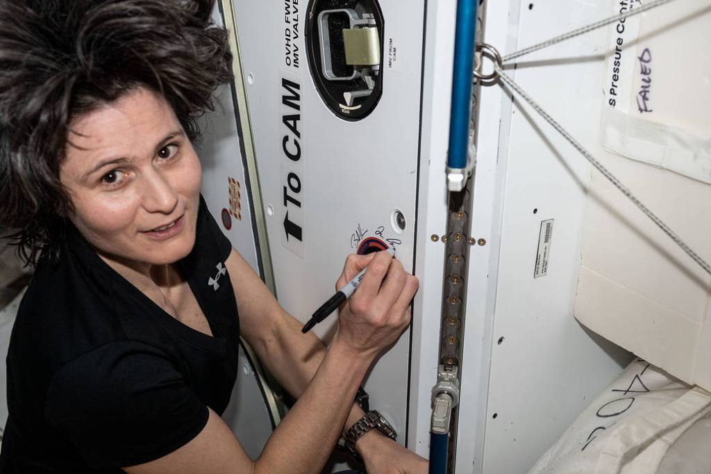 Astronaut Samantha Cristoforetti signs her name on the Harmony module