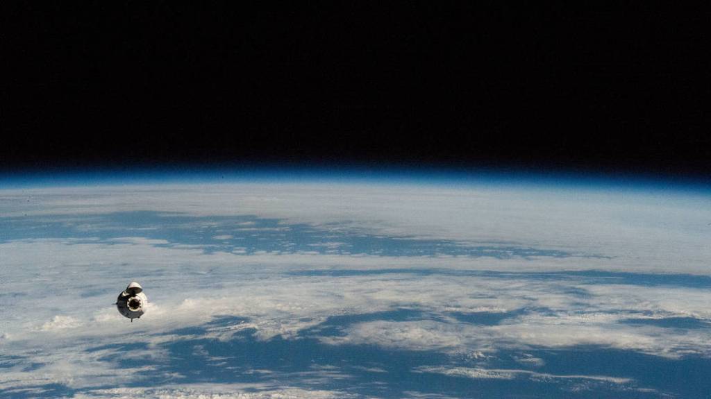 SpaceX Dragon Endurance approaches the space station