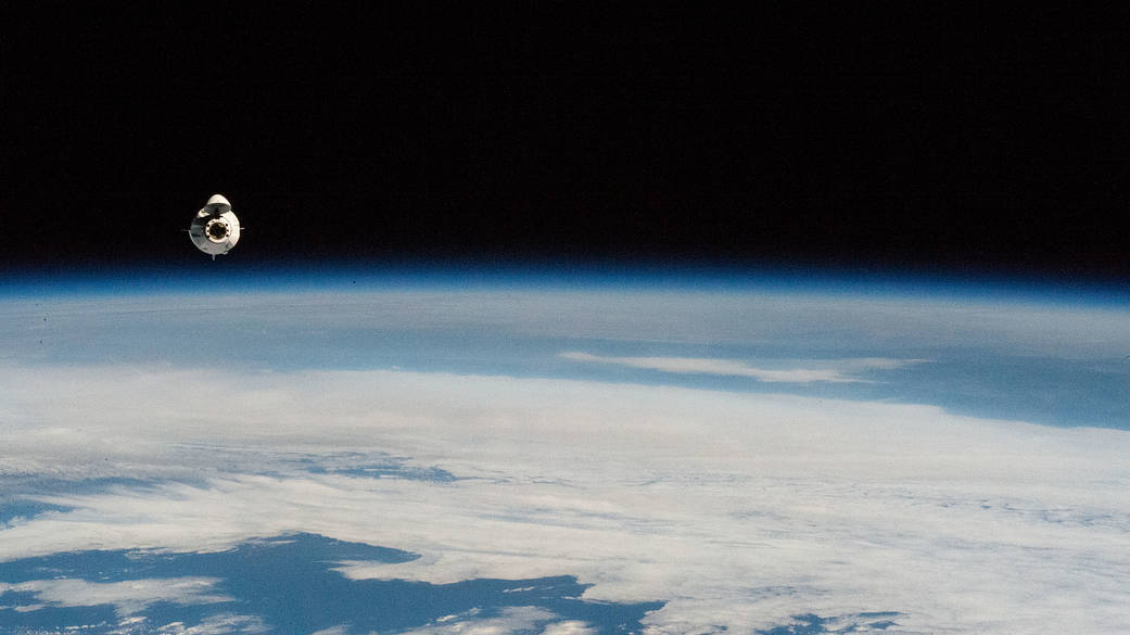 SpaceX Dragon Endurance approaches the space station