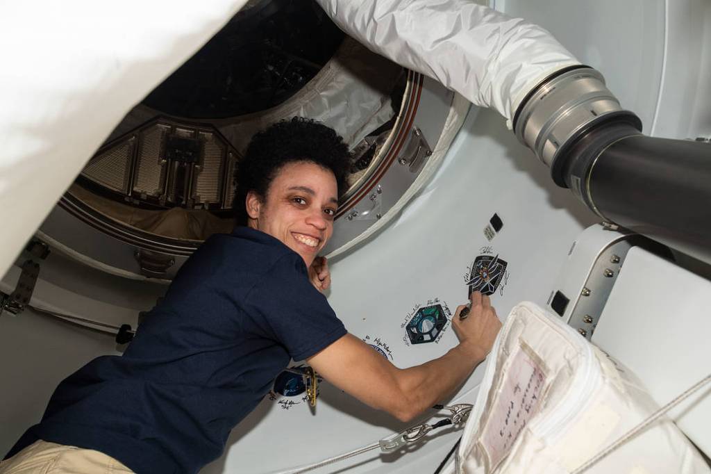 Dr. Watkins conducted her graduate research on the emplacement mechanisms of large landslides on Mars and Earth. She has worked at NASA’s Ames Research Center and NASA’s Jet Propulsion Laboratory, and was a science team collaborator for NASA’s Mars Science Laboratory rover, Curiosity. 