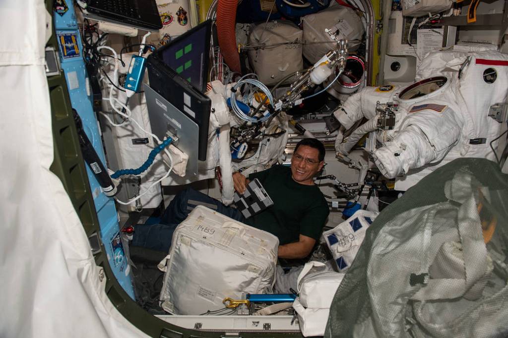 Astronaut Frank Rubio scrubs spacesuit cooling loops