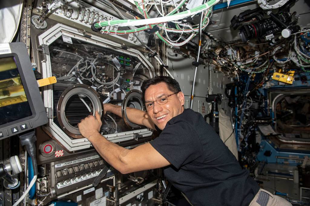 Astronaut Frank Rubio swaps samples for a physics experiment