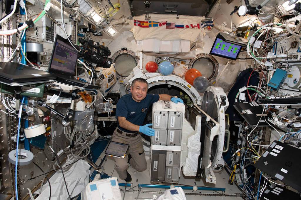Astronaut Koichi Wakata installs the NanoRacks CubeSat Deployer
