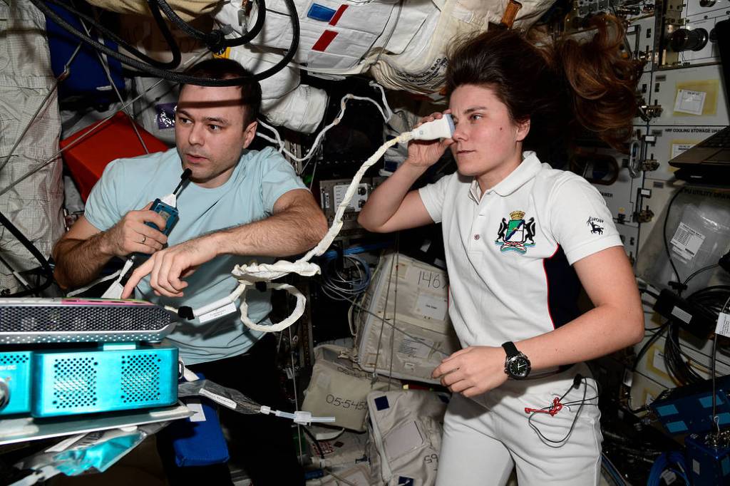 Cosmonauts Dmitri Petelin and Anna Kikina work on eye scans