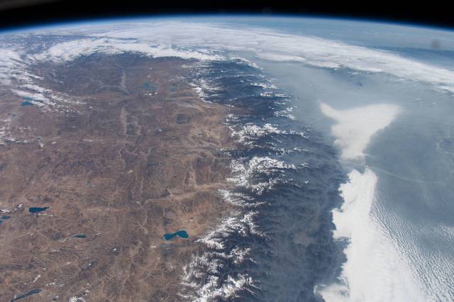 
			The Himalayas separate the Tibetan Plateau from the Indian subcontinent - NASA			