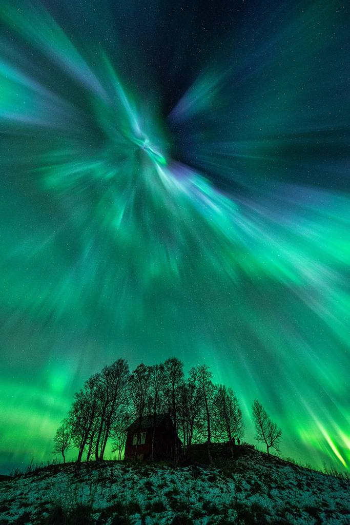 Fast Solar Wind Causes Aurora Light Shows