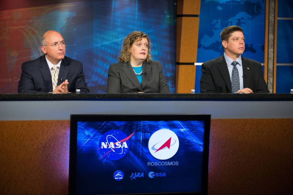 Michael Suffredini, Julie Robinson and Robert Behnken
