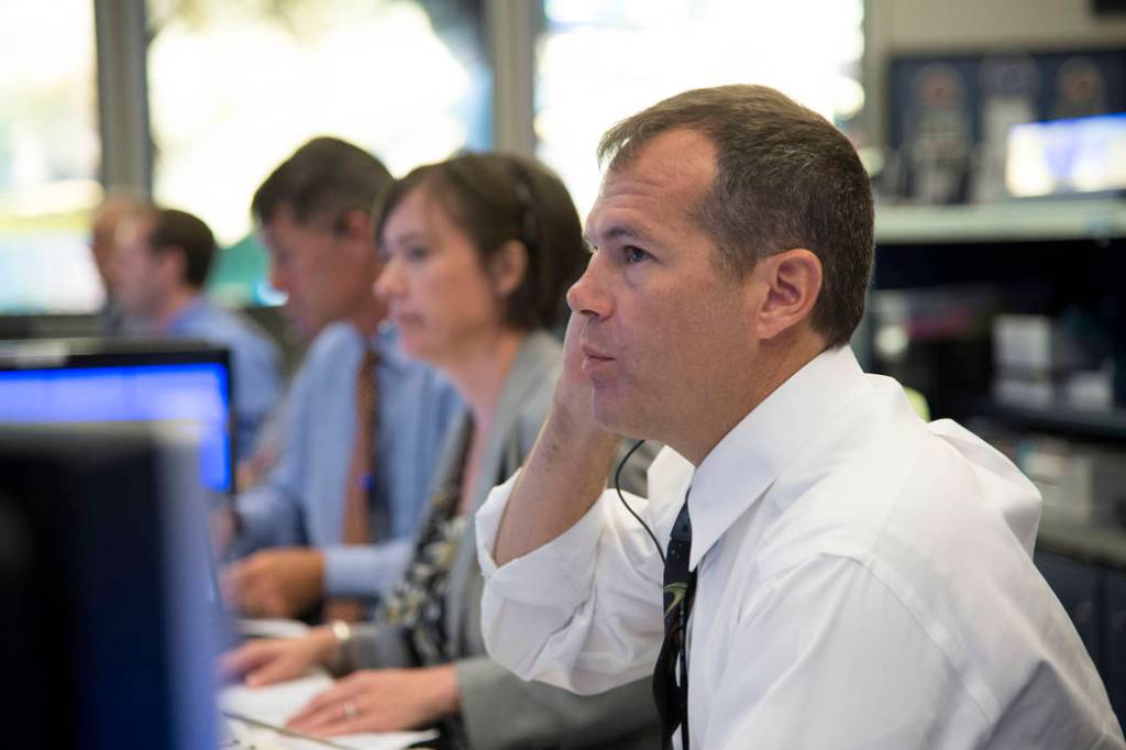 Flight Director David Korth Monitors Station Spacewalk