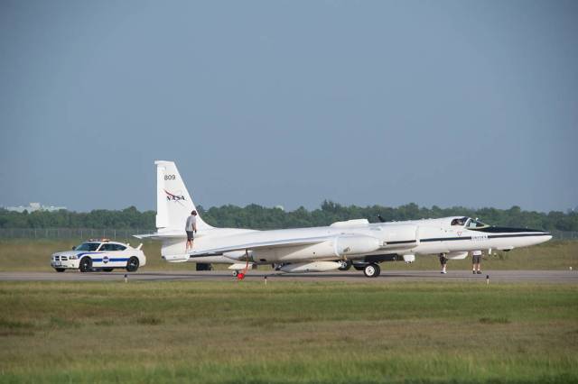 The ER-2 Aircraft Arrives at Ellington Field