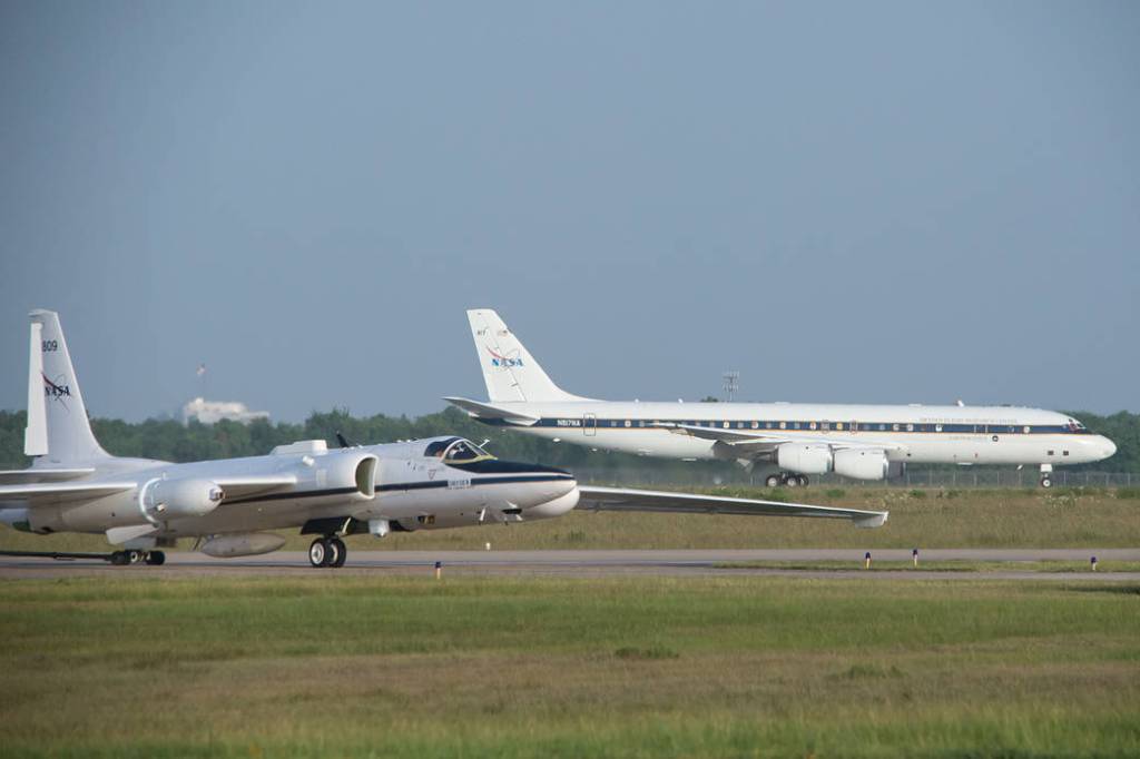 The DC-8 and ER-2 Aircraft Arrive at Ellington Field