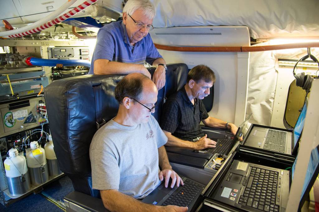 SEAC4RS Members Aboard the DC-8