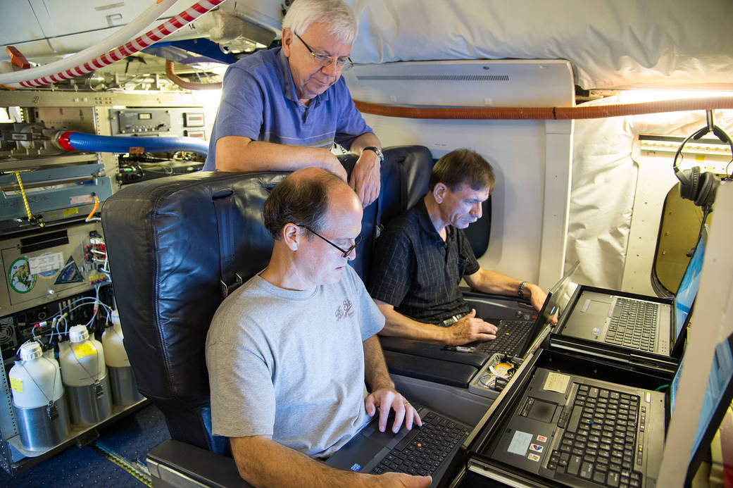 SEAC4RS Members Aboard the DC-8