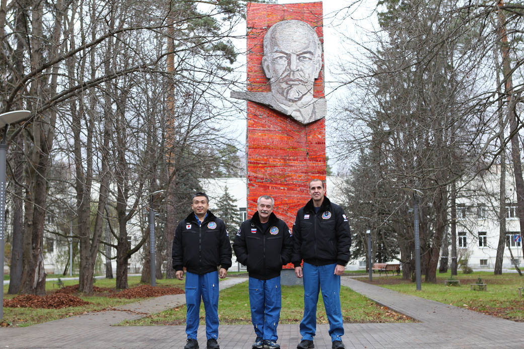 Expedition 38 crew members