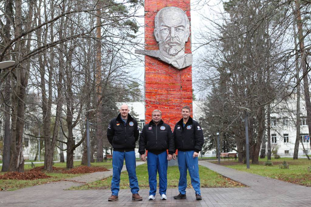 Expedition 38 back up crew members