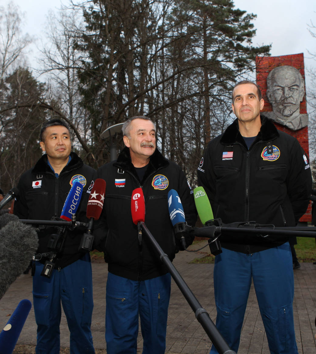 Expedition 38 crew members