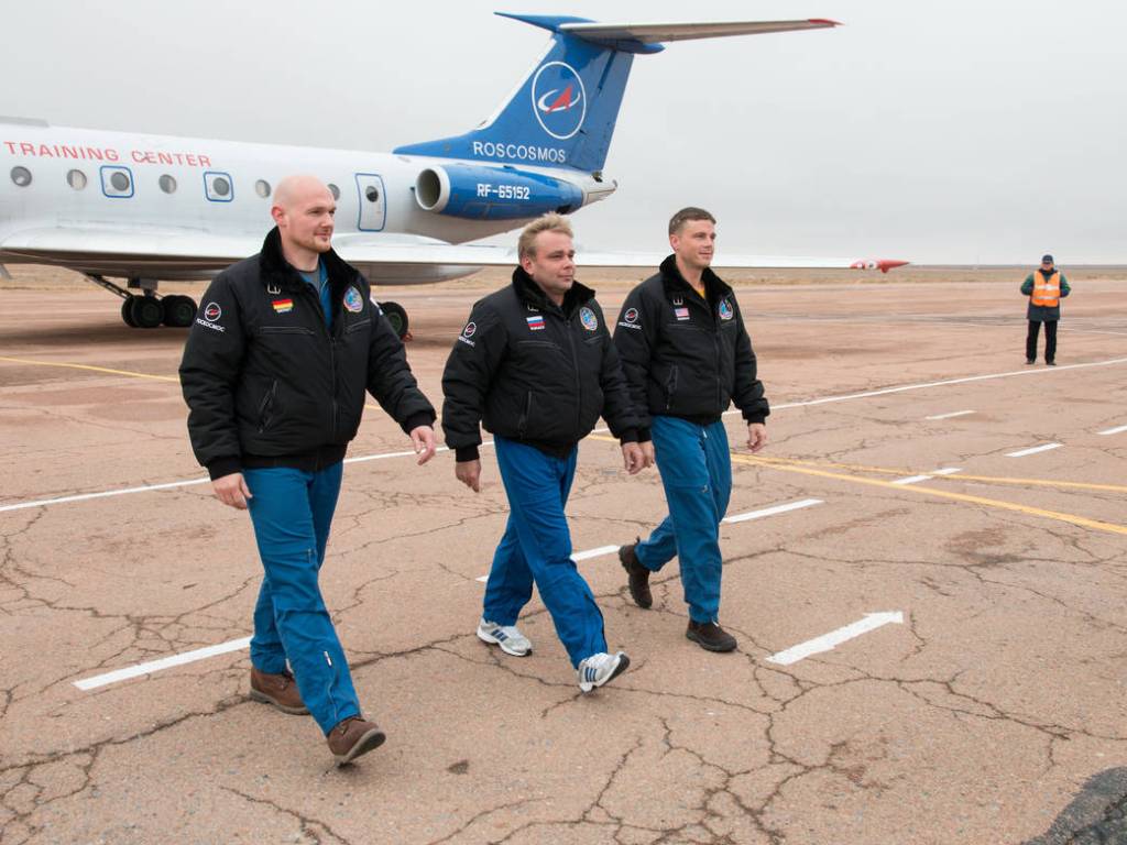 Expedition 38/39 backup crew members arrive at the Baikonur, Kazakhstan airport