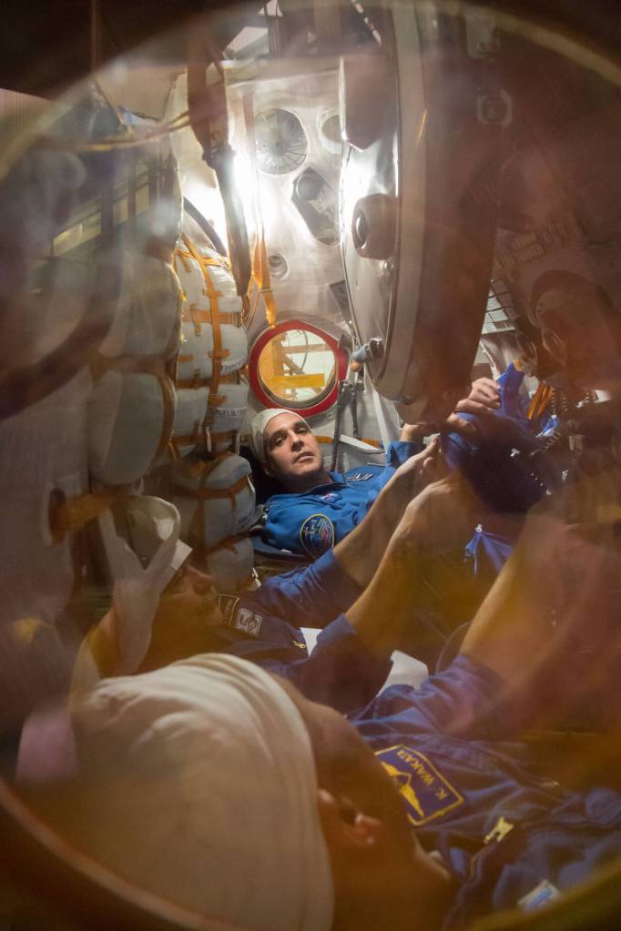 Expedition 38/39 conducts a fit check dress rehearsal