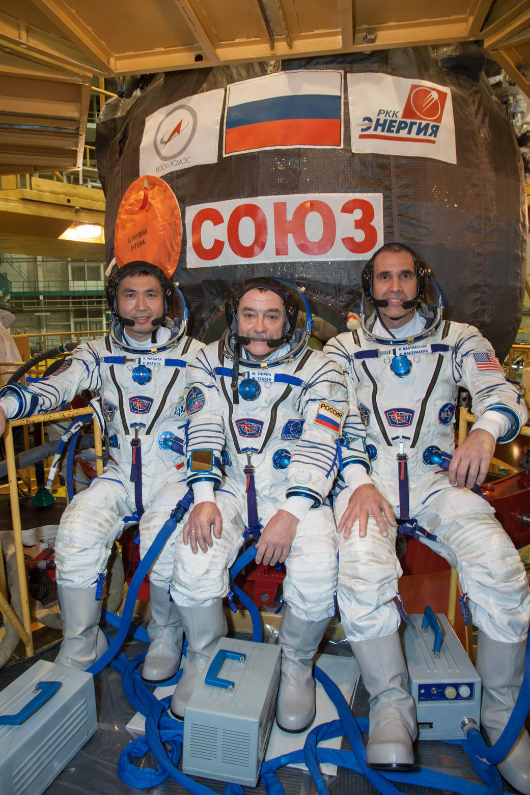 Expedition 38/39 outside their Soyuz TMA-11M spacecraft