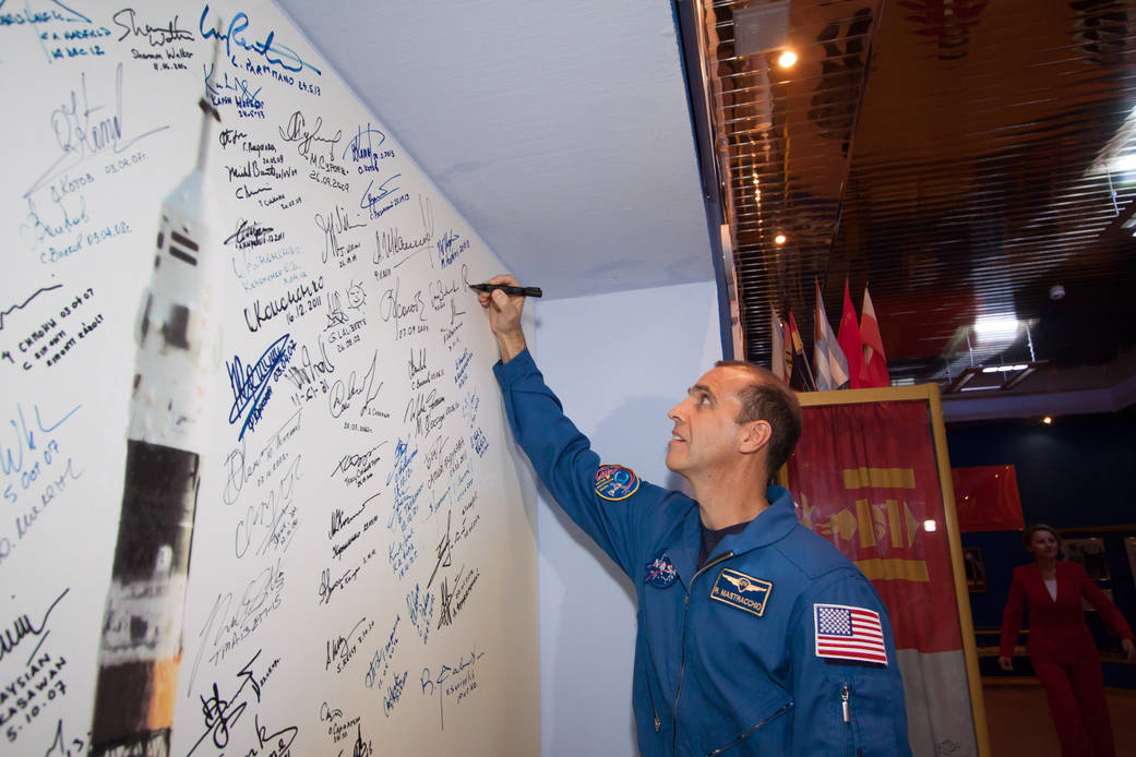 Rick Mastracchio signs a wall mural