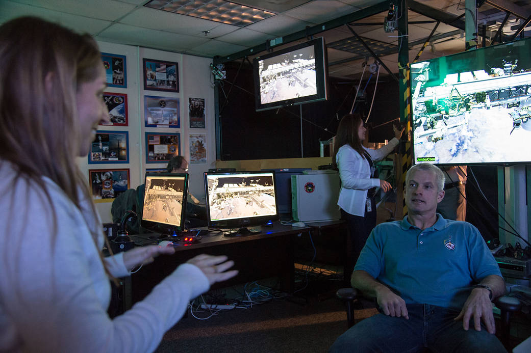 Steve Swanson in the Virtual Reality Lab