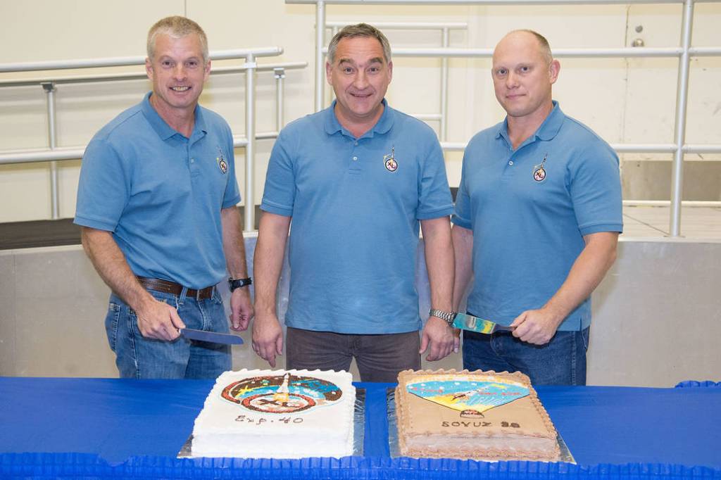 Expedition 39/40 Cake-Cutting Ceremony