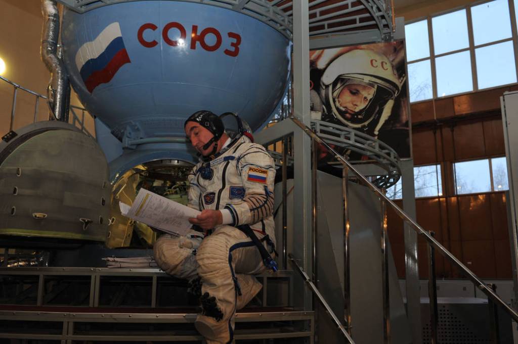 Soyuz Commander Alexander Skvortsov Studies Flight Plan