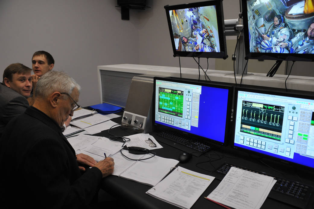 Flight Instructors Monitor Qualification Exams