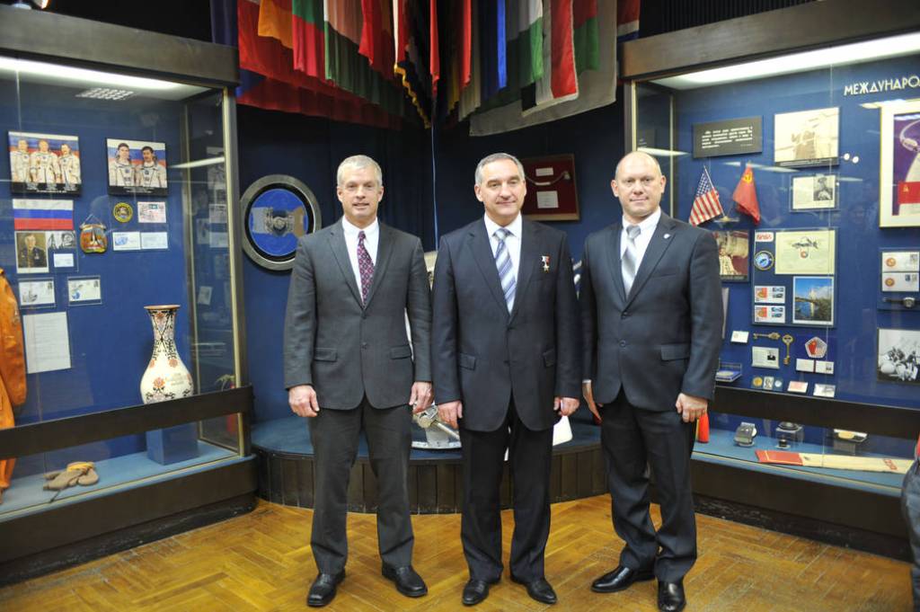 Expedition 39/40 Crew at Gagarin Museum