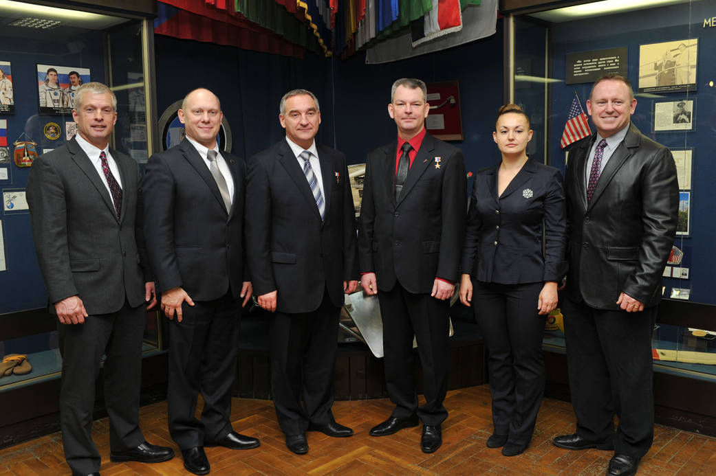 Expedition 39/40 Prime and Backup Crews at Gagarin Museum