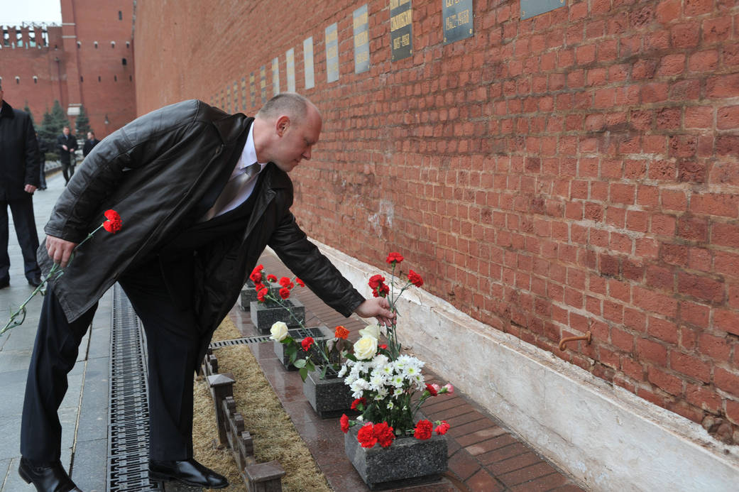 Cosmonaut Oleg Artemyev at Kremlin Wall