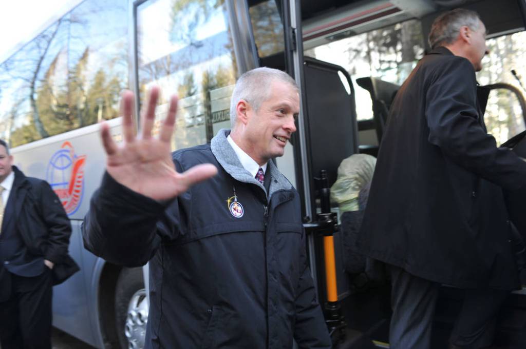 NASA Astronaut Steve Swanson Boards Bus
