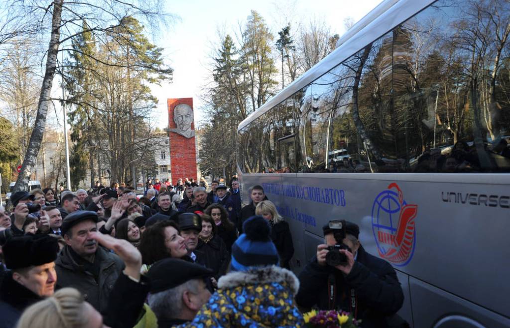 Expedition 39/40 Crew Departs Star City, Russia
