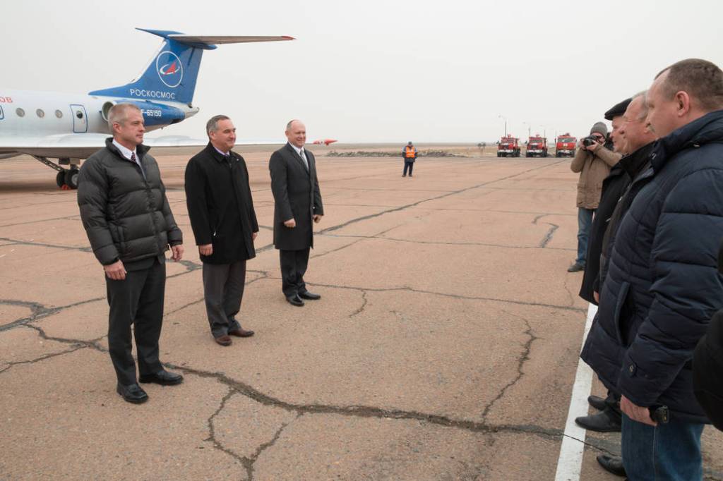 Russian Space Officials Greet Expedition 39/40 Crew