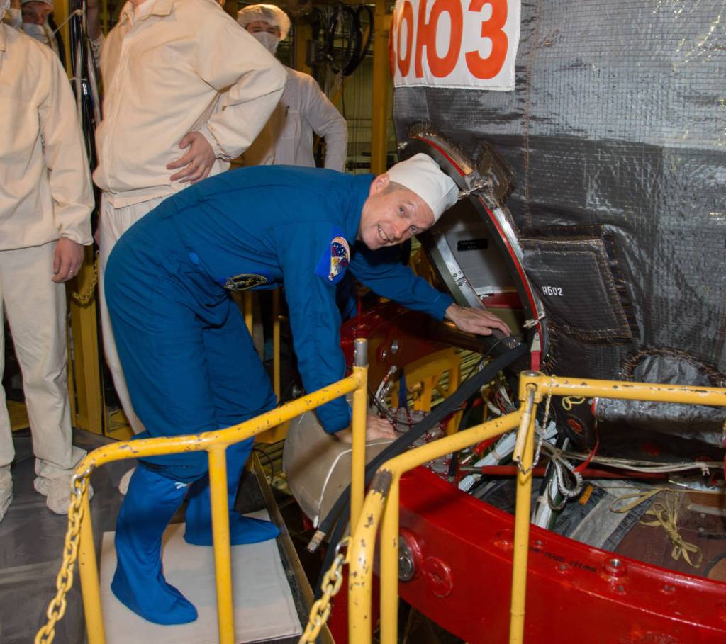 Swanson Enters Soyuz TMA-12M Spacecraft