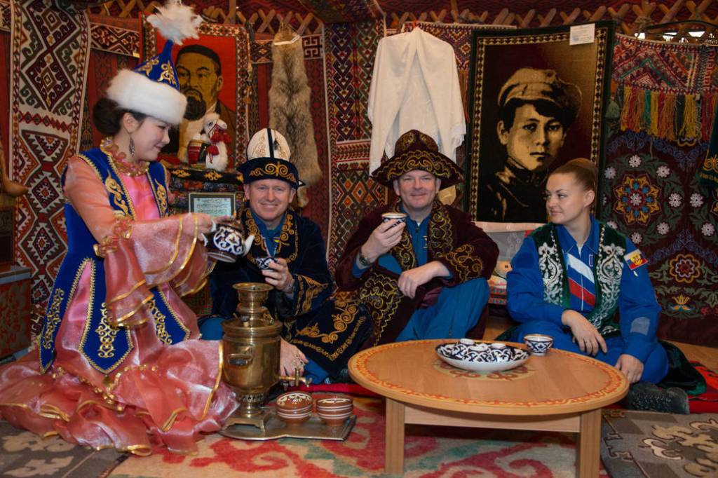 Traditional Ceremonies with the Expedition 39/40 Backup Crew