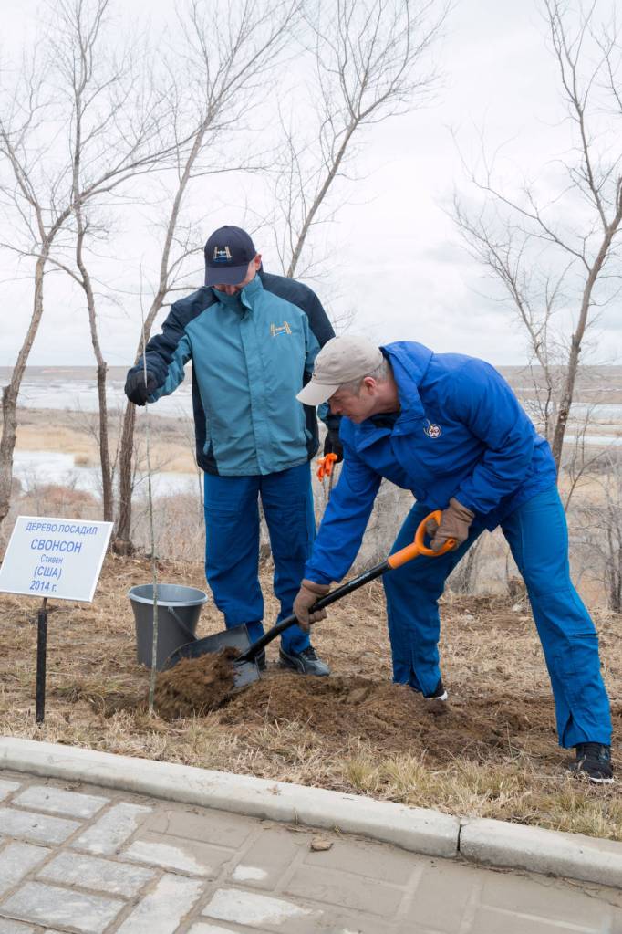 Steve Swanson Plants a Tree