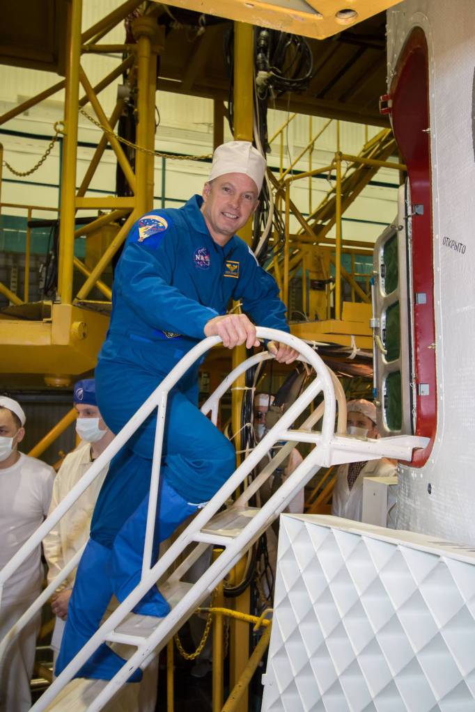 Astronaut Steve Swanson Checks Out Soyuz