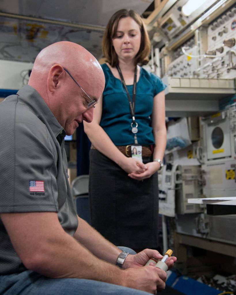 Scott Kelly Participates in Biological Sampling Training