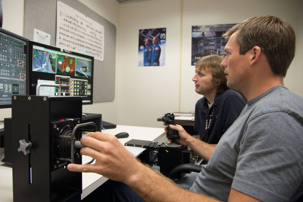 Astronaut Andreas Mogensen Participates in Canadarm2 Training 