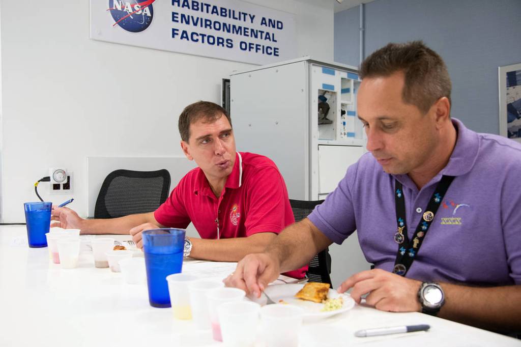 Cosmonauts Participate in Food Tasting Session