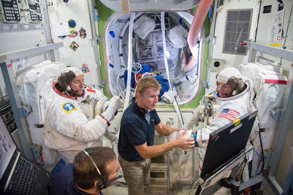 Expedition 47 Station Spacewalk Planning and Preparation Session