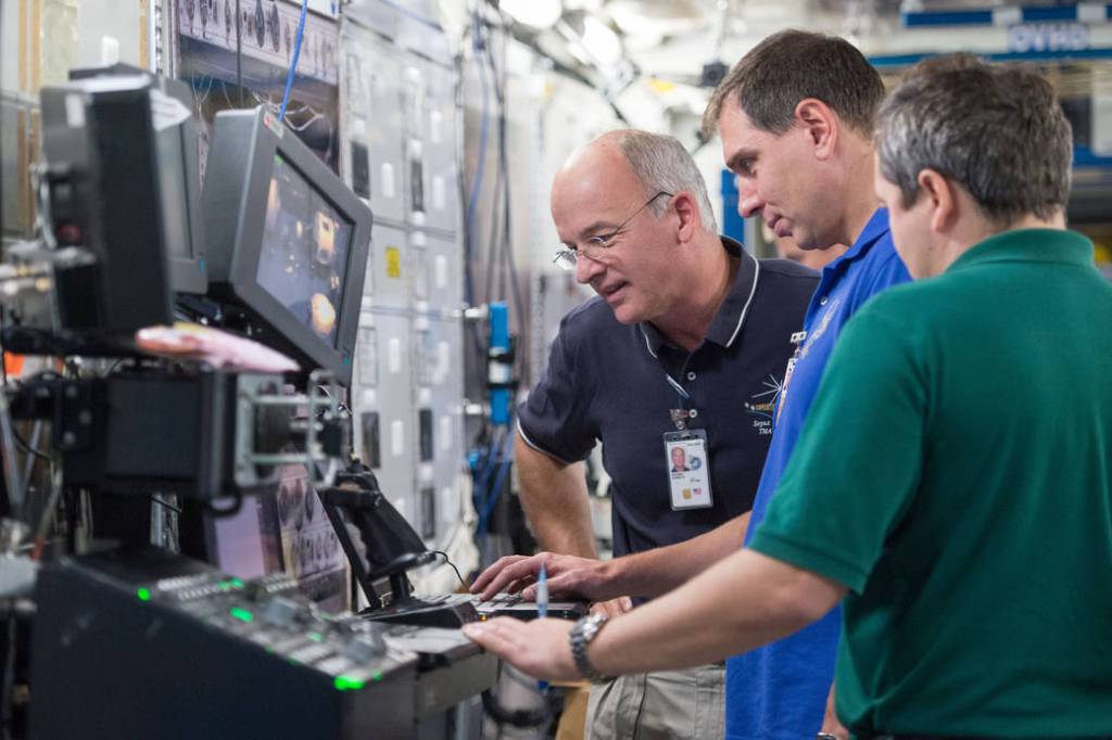 Expedition 47/48 in Routine Training Session
