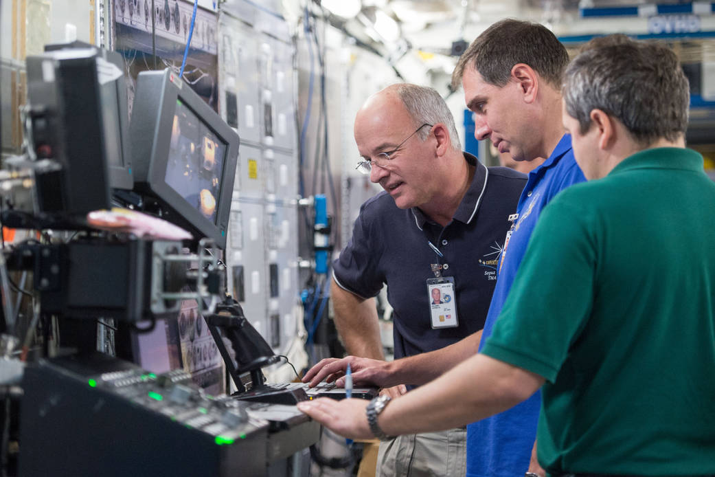 Expedition 47/48 in Routine Training Session